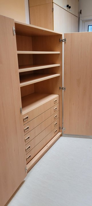 Materialschrank_Spielzeug_1 (AWO Kita und ambulante Dienste GmbH)
