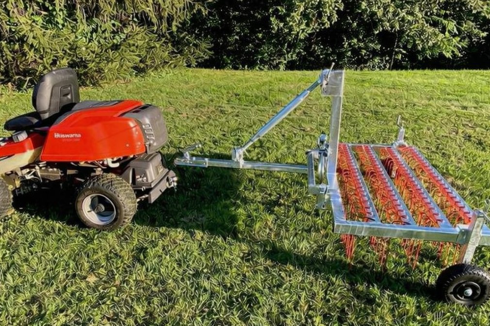 Rasenstriegel_1 (SV Chemie Böhlen e. V.)