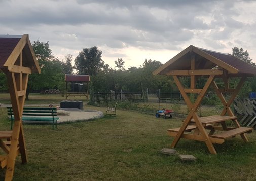 Sitzgelegenheiten_Kita-Kinder_1 (Kleingartenverein Gartenfreunde Neukieritzsch e. V.)