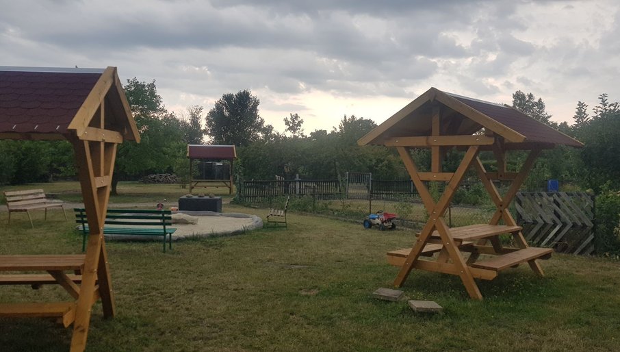 Sitzgelegenheiten_Kita-Kinder_1 (Kleingartenverein Gartenfreunde Neukieritzsch e. V.)